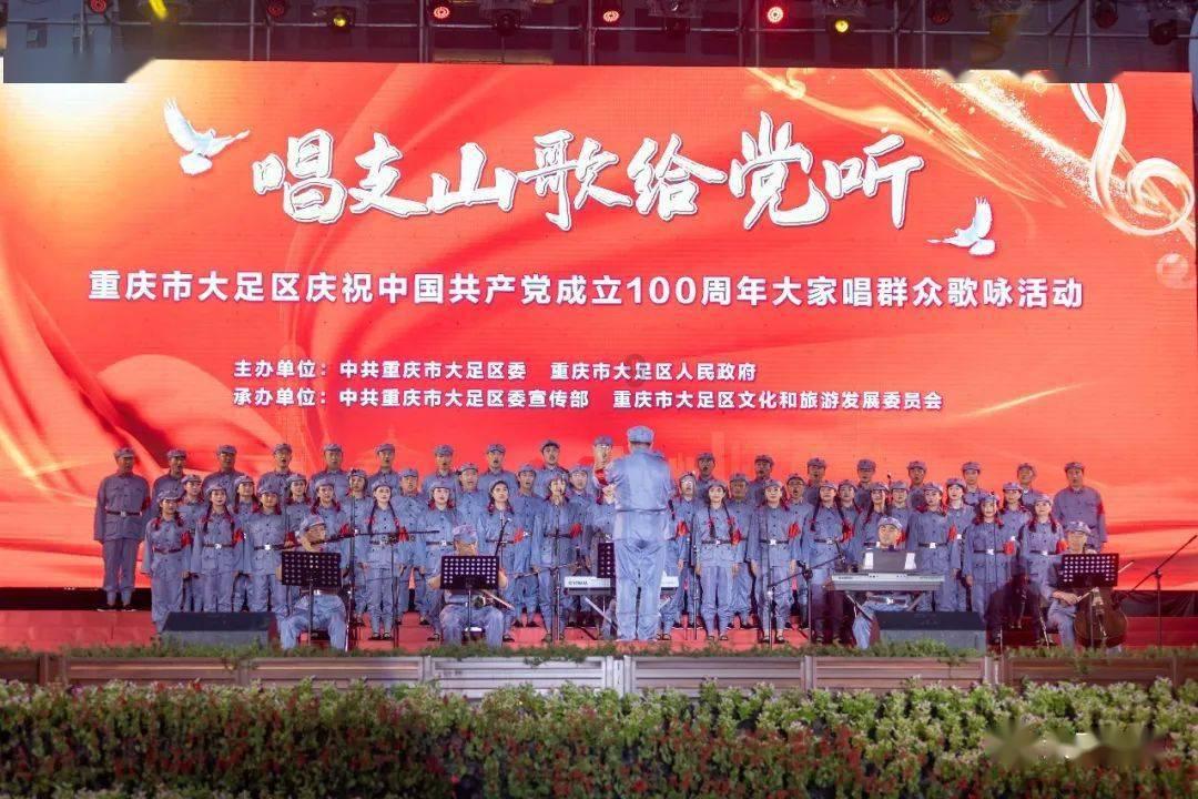 见放养的羊无人看管,早餐店老板抱起两只装进车