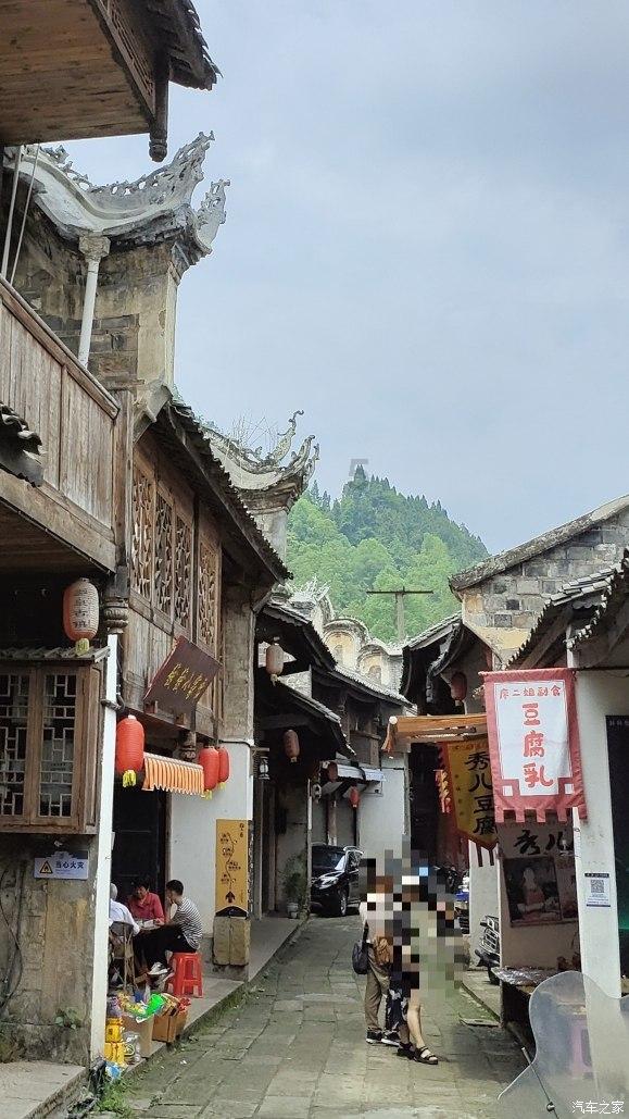 章子怡在婚姻结束前，汪峰已与其他女人有了情感纠葛，两人的关系最终无法修复